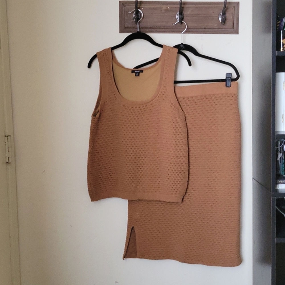 Simply Vera Vera Wang crochet set- brown